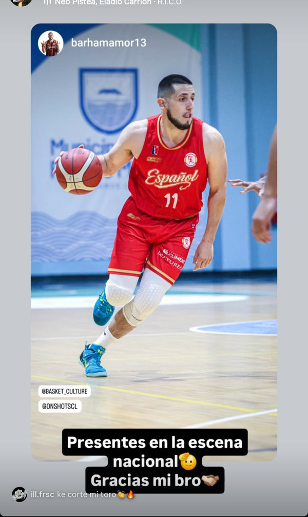 Jugador profesional del Club Espanol de Osorno en accion