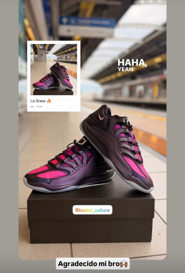 Cliente Basket Culture con zapatillas moradas y rosadas