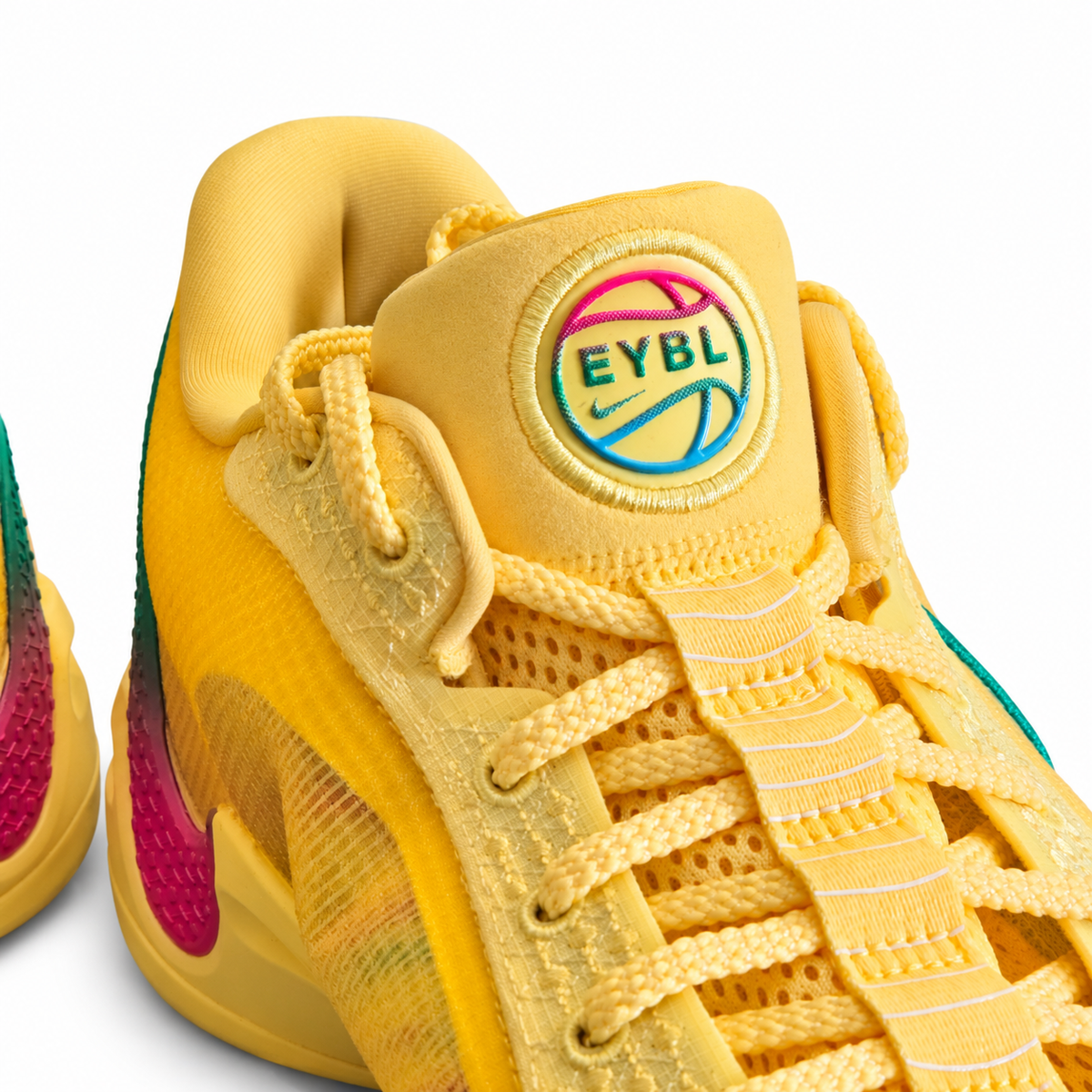 Nike Sabrina 1 EYBL zapatillas de basketball, detalle de lengüeta